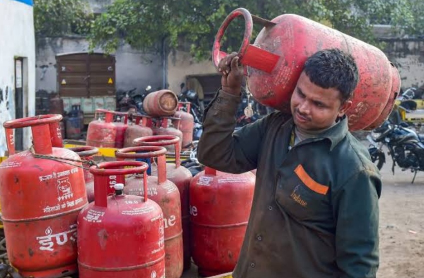 महंगाई का झटका LGP Gas Cylinder हुआ महंगा, जाने नई कीमत